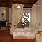 Hani Zisi Hotel