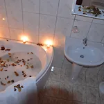 Hani Zisi 2*