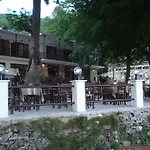Hani Zisi 2* Chania (Thessaly)
