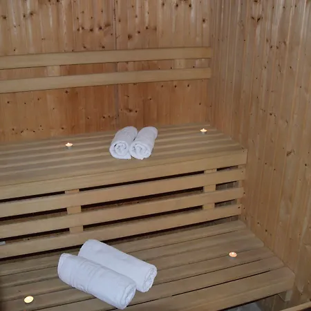 Отель Hani Zisi 2*